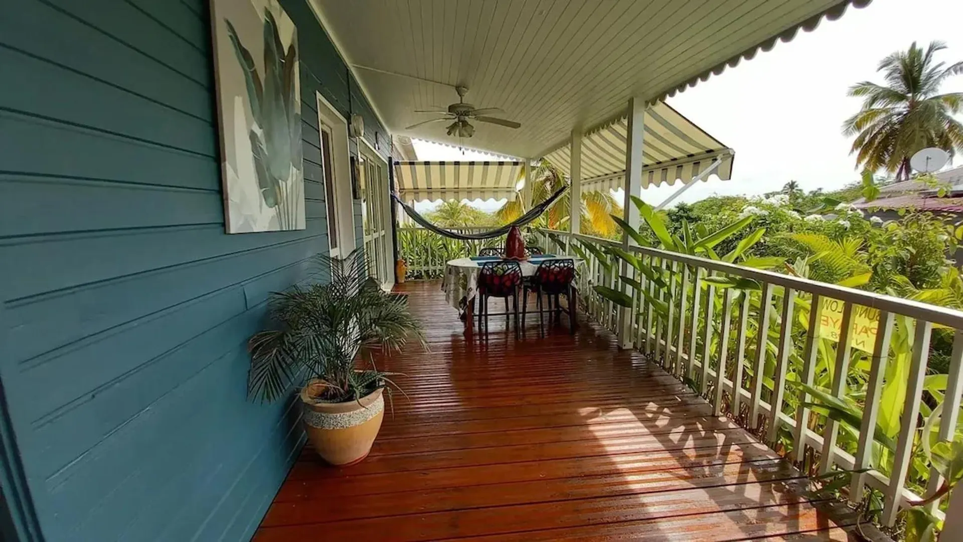Kontakt z Charmant Bungalow A Bouillante Avec Vue Sur La Mer