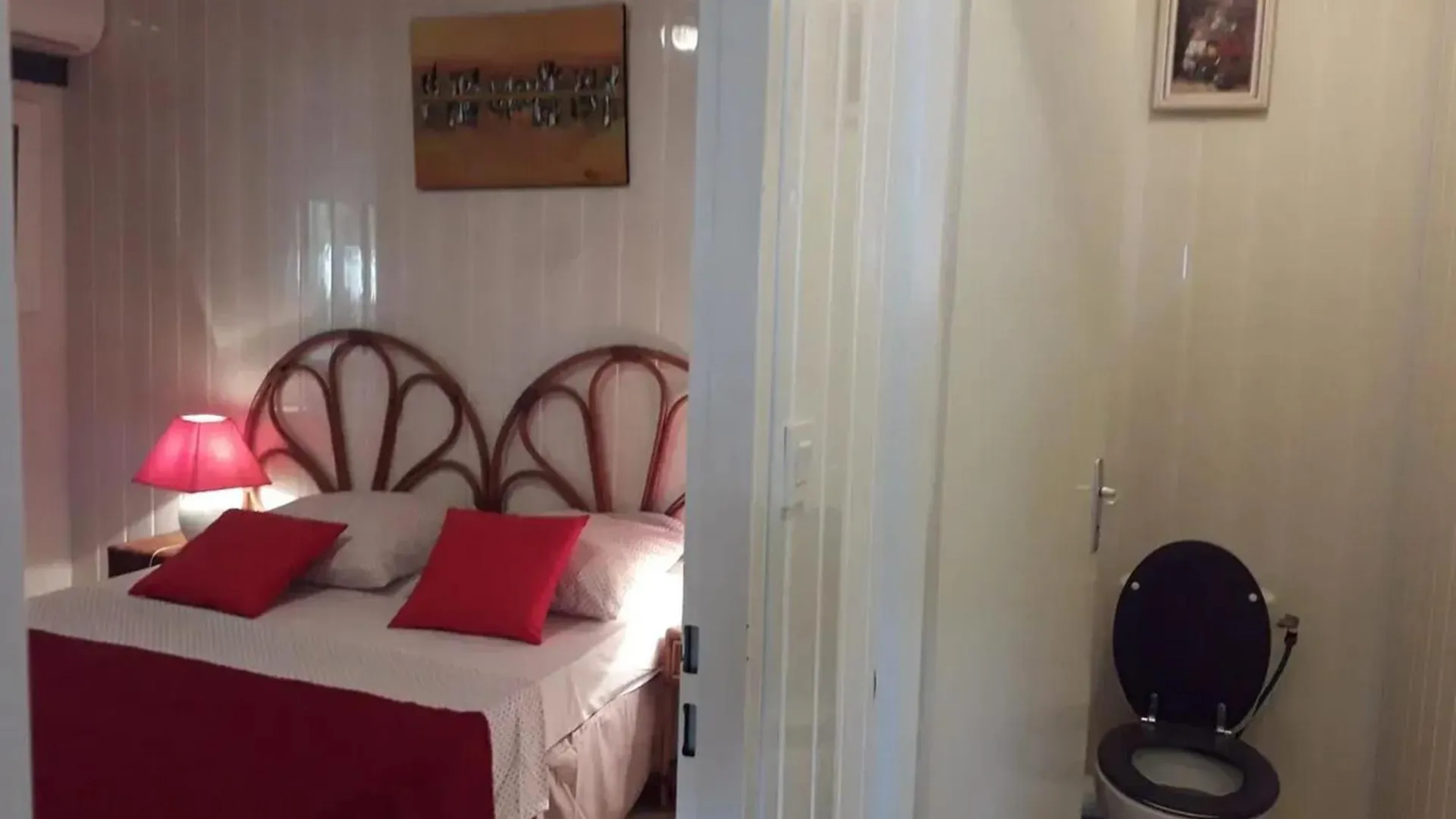 Hébergement de vacances Bungalow de 2 chambres a Bouillante a 100 m de la plage avec vue sur la mer jardin amenage et wifi
