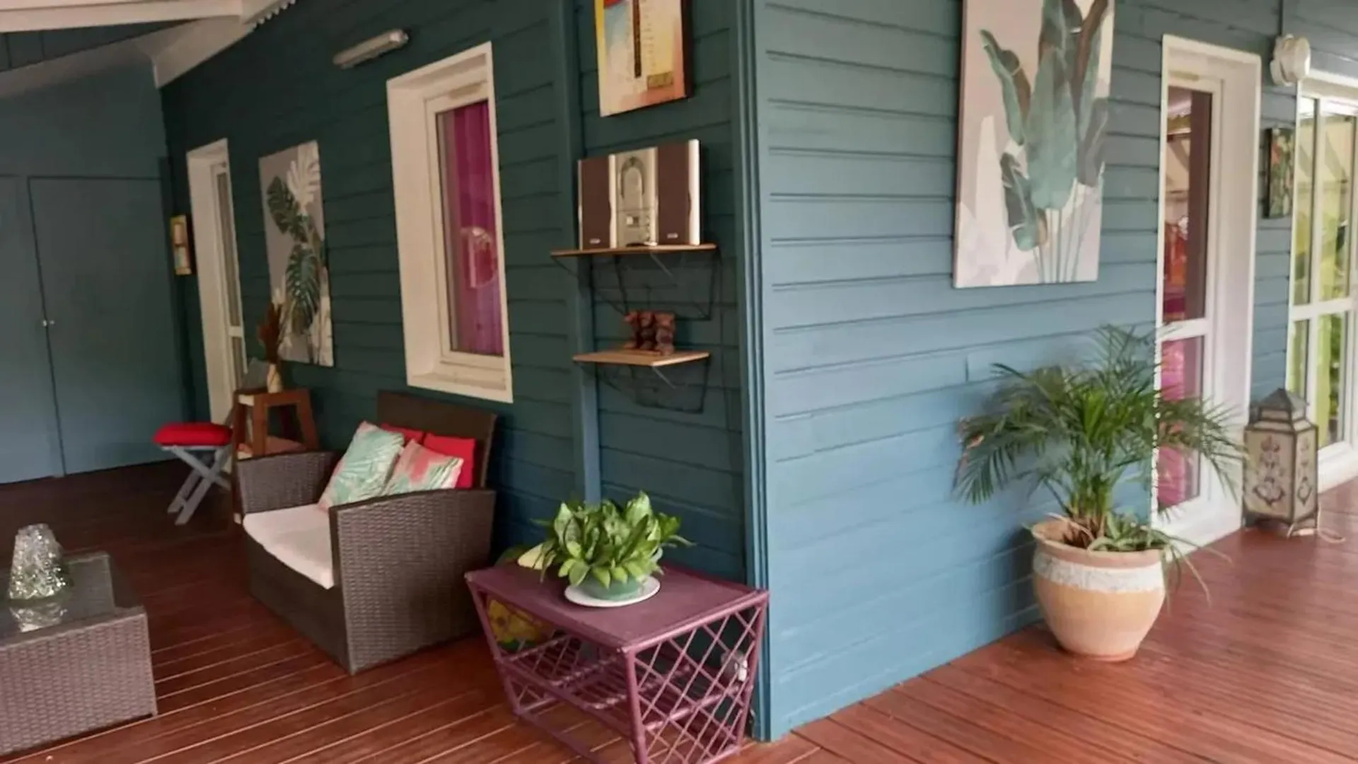 Bungalow de 2 chambres a Bouillante a 100 m de la plage avec vue sur la mer jardin amenage et wifi 0*,